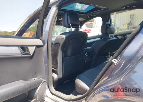 2008 Mercedes-Benz C 300 Luxury 4Matic/Sport 4Matic из США, поврежденный, VIN WDDGF81X18F111792